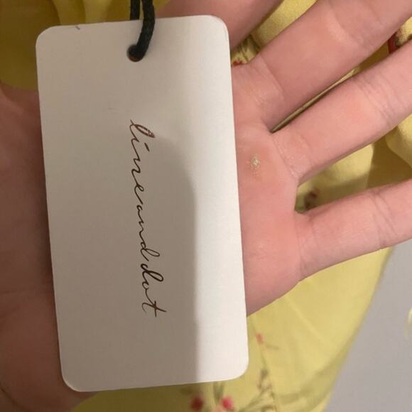 Line and Dot Yellow floral‎ top size large - Picture 5 of 7